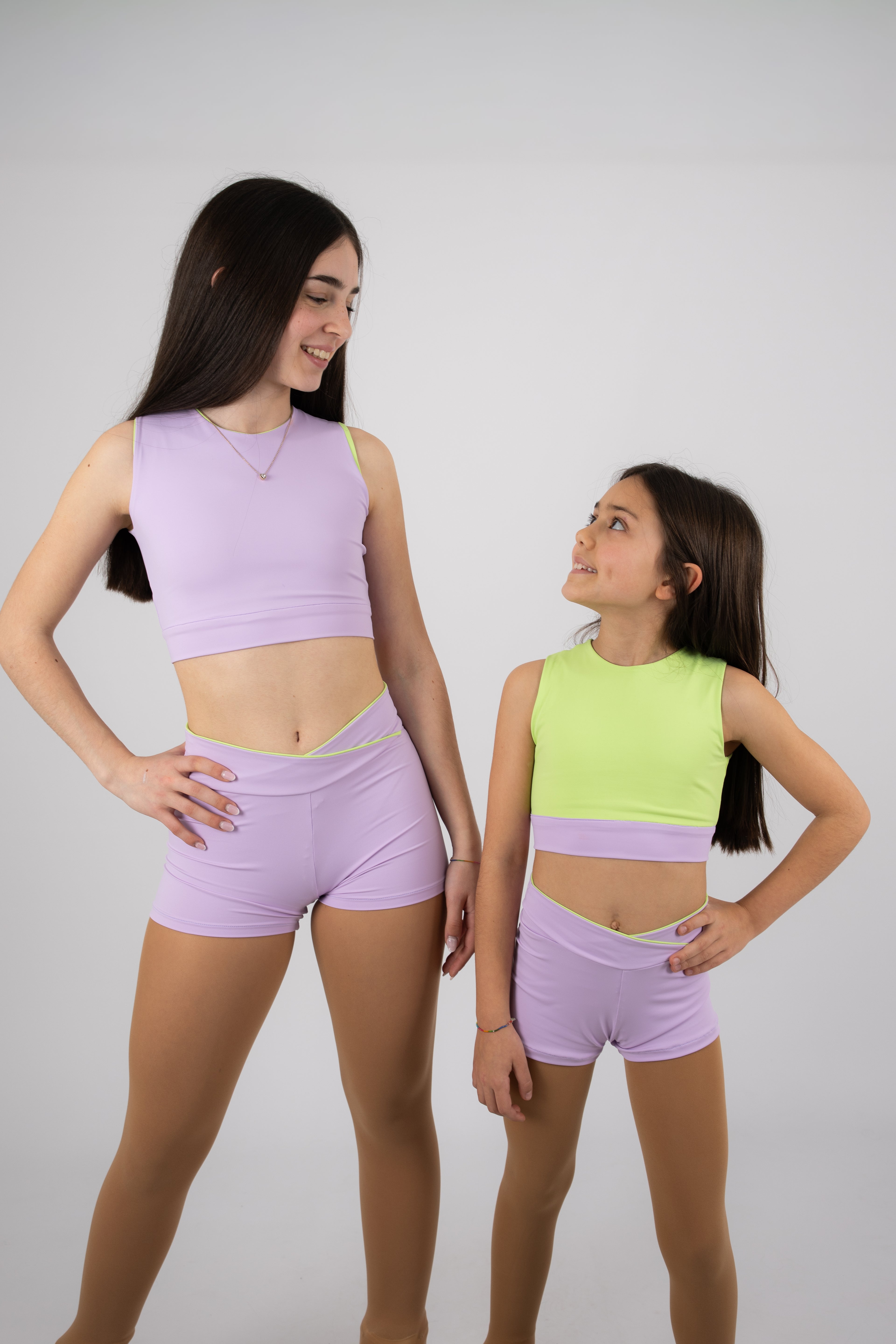 Conjunto Lilás/Verde Lima (Top + Calções)